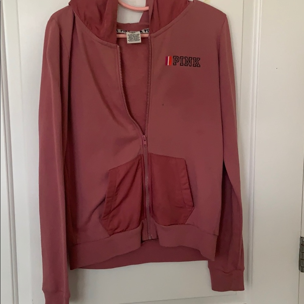 pink vs hoodie